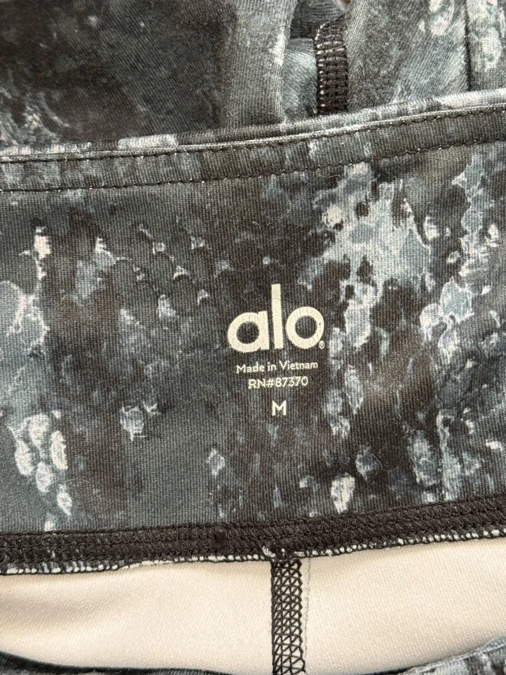 Alo Yoga Airbrush Leggings Python, medium